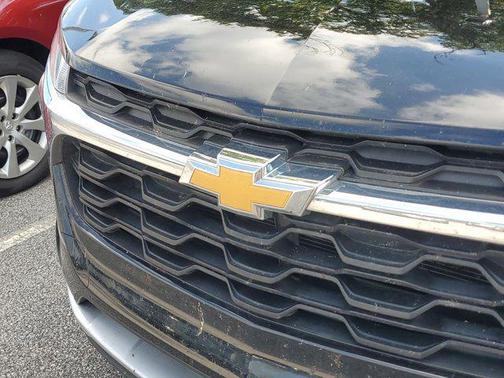 Mosaic Black Metallic 2025 Chevrolet Trax LT