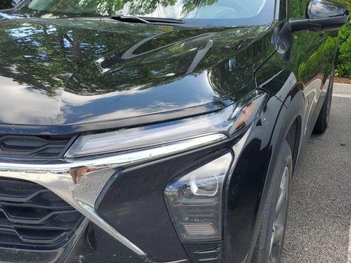 Mosaic Black Metallic 2025 Chevrolet Trax LT