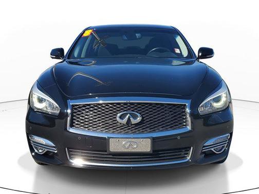 2018 INFINITI Q70 3.7X LUXE