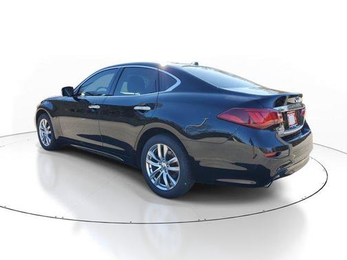 2018 INFINITI Q70 3.7X LUXE
