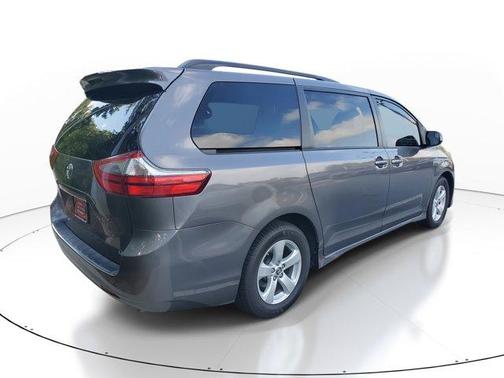 2020 Toyota Sienna LE