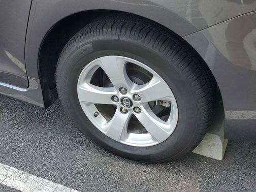 2020 Toyota Sienna LE