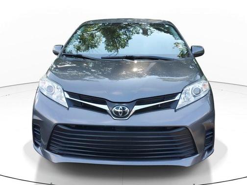 2020 Toyota Sienna LE