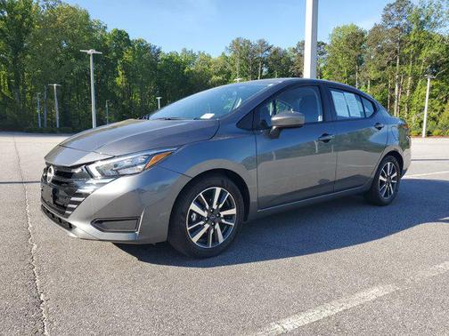 Gun Metallic 2025 Nissan Versa 1.6 SV