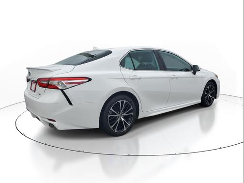 Super White 2020 Toyota Camry SE