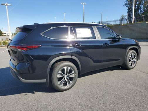 2025 Toyota Highlander XLE