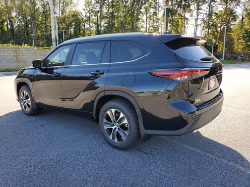 2025 Toyota Highlander XLE