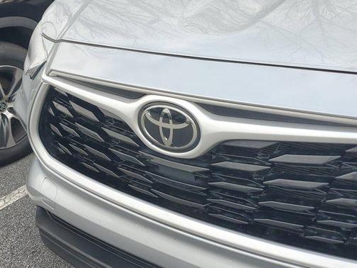Celestial Silver Metallic 2024 Toyota Highlander XLE