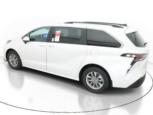 2025 Toyota Sienna XLE