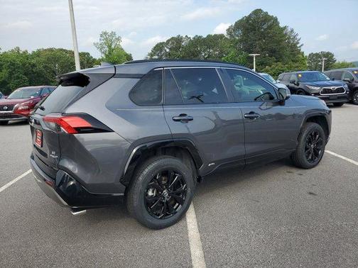 2022 Toyota RAV4 Hybrid SE