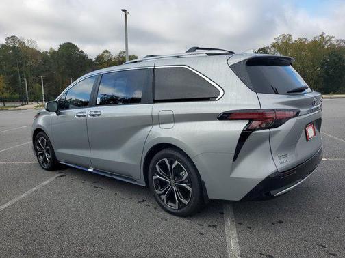 2025 Toyota Sienna Platinum
