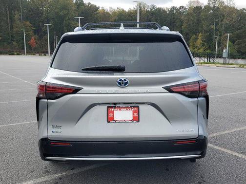 2025 Toyota Sienna Platinum