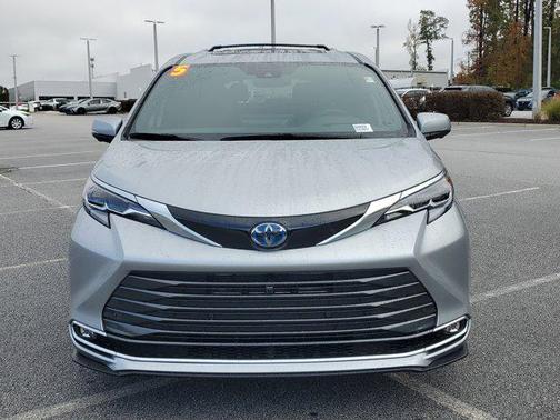 2025 Toyota Sienna Platinum