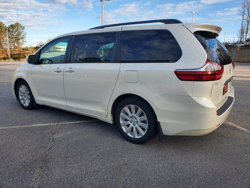 2017 Toyota Sienna XLE