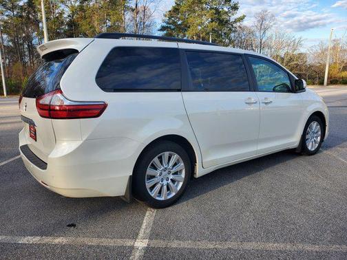 2017 Toyota Sienna XLE