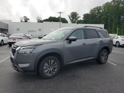 2024 Nissan Pathfinder SV