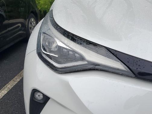 Pearl 2022 Toyota C-HR Limited