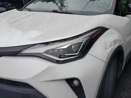 Pearl 2022 Toyota C-HR Limited