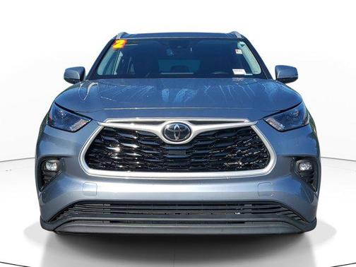 Moon Dust 2022 Toyota Highlander XLE