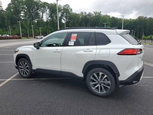 2025 Toyota Corolla Cross XLE