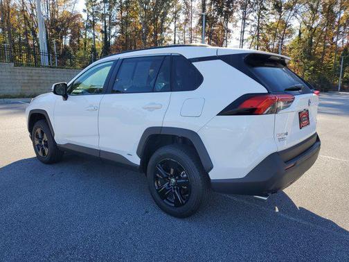 2024 Toyota RAV4 Hybrid SE