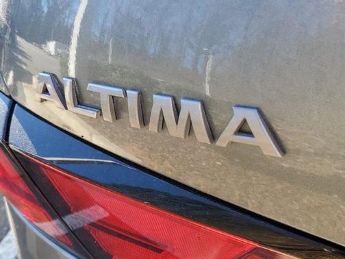 2023 Nissan Altima SR FWD