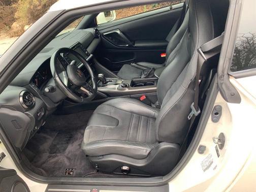 Pearl White 2018 Nissan GT-R Premium