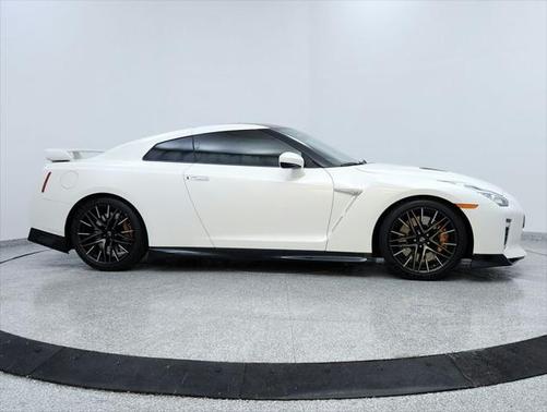 2023 Nissan GT-R Premium Dual-clutch 6-Speed Transmission