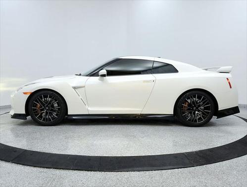 2023 Nissan GT-R Premium Dual-clutch 6-Speed Transmission