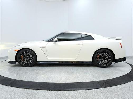 2023 Nissan GT-R Premium Dual-clutch 6-Speed Transmission