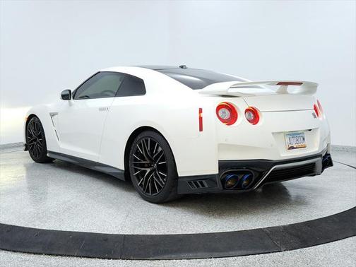 2023 Nissan GT-R Premium Dual-clutch 6-Speed Transmission