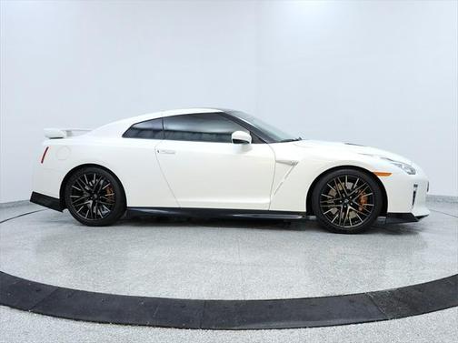 2023 Nissan GT-R Premium Dual-clutch 6-Speed Transmission