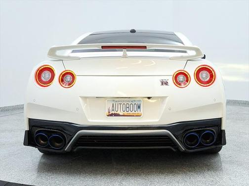 2023 Nissan GT-R Premium Dual-clutch 6-Speed Transmission