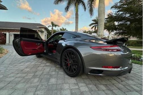 2017 Porsche 911 Carrera GTS