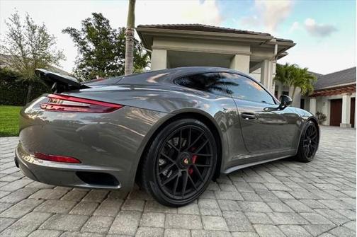 2017 Porsche 911 Carrera GTS