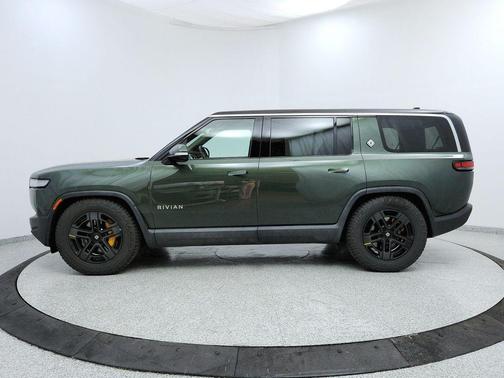 2023 Rivian R1S Adventure