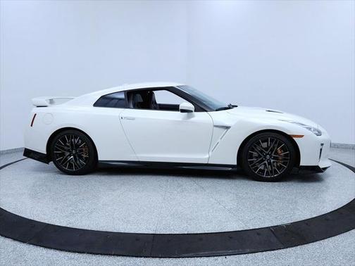 2020 Nissan GT-R Premium Dual-clutch 6-Speed Transmission