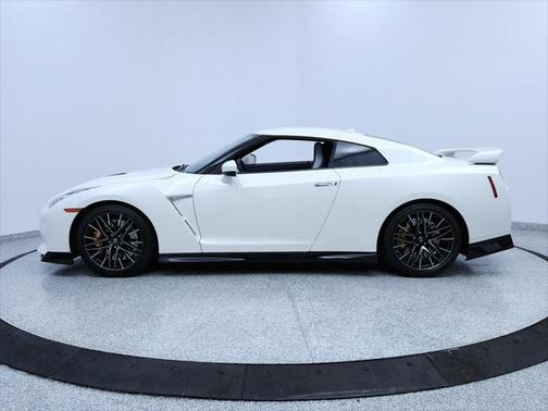 2020 Nissan GT-R Premium Dual-clutch 6-Speed Transmission