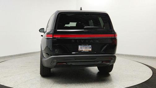 2025 Rivian R1S Adventure