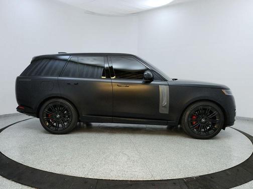 2024 Land Rover Range Rover P615 SV