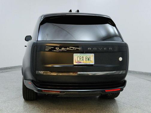 2024 Land Rover Range Rover P615 SV