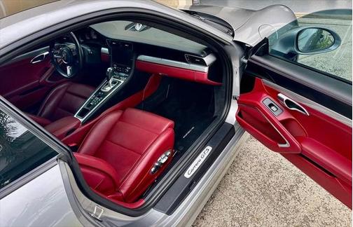 2017 Porsche 911 Carrera GTS
