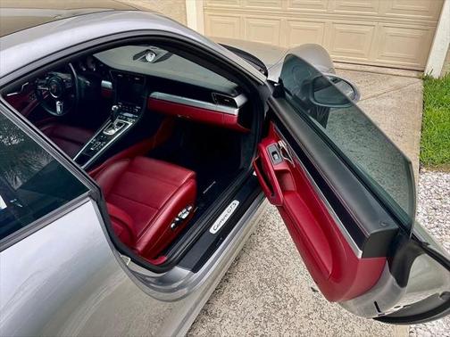 2017 Porsche 911 Carrera GTS