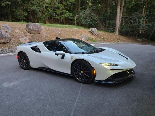 2023 Ferrari SF90 Stradale Base