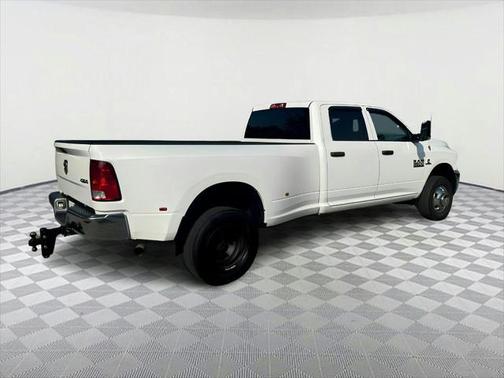 2017 RAM 3500 Tradesman Crew Cab 4x4 8' Box