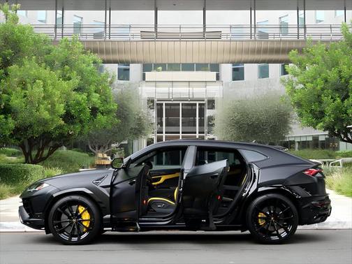 2024 Lamborghini Urus S
