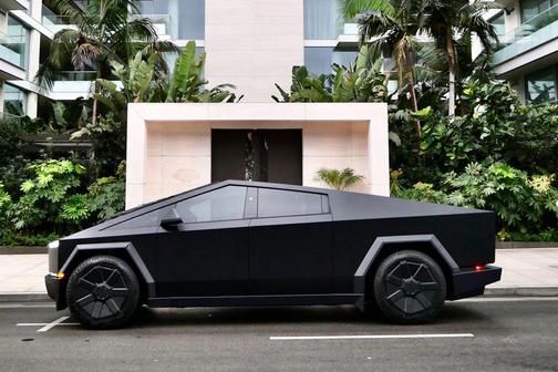 2024 Tesla Cybertruck Cyberbeast
