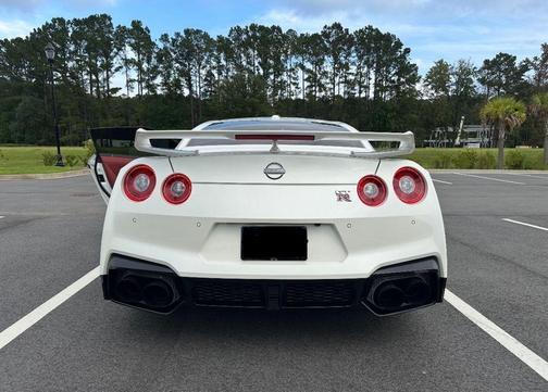2024 Nissan GT-R Premium Dual-clutch 6-Speed Transmission