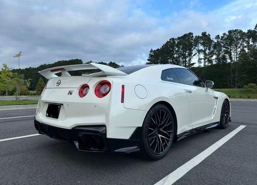 2024 Nissan GT-R Premium Dual-clutch 6-Speed Transmission