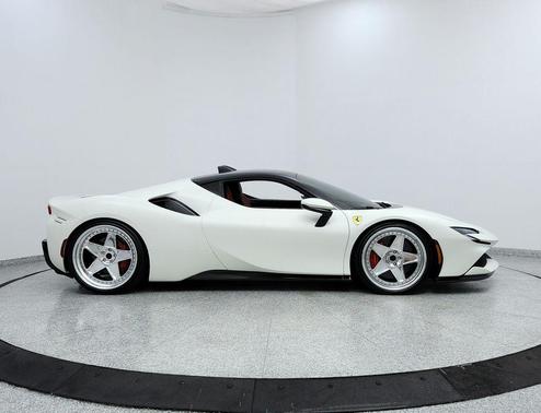 2022 Ferrari SF90 Stradale Base